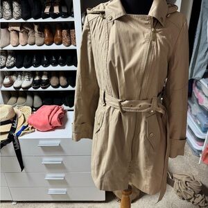 Michael Kor’s Chic Beige Hooded Trench Coat with Belt